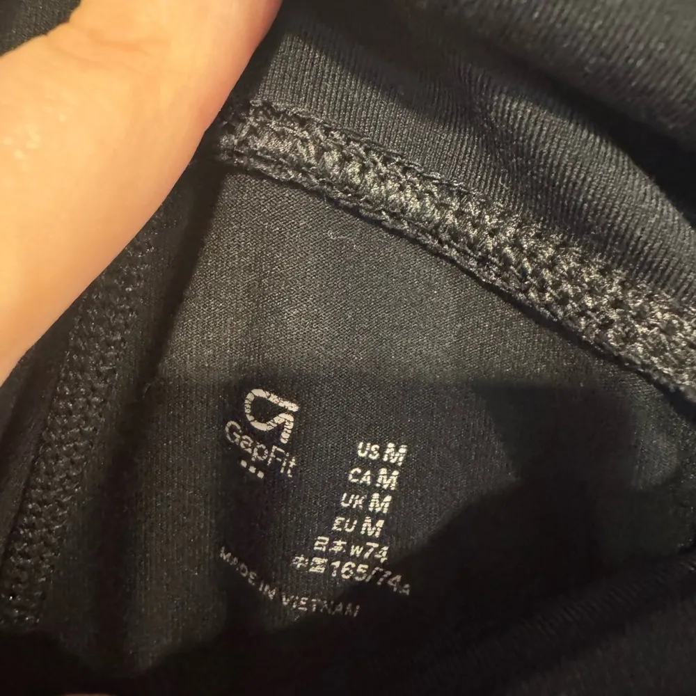 Gap‎ fit crop black leggings - Image 3