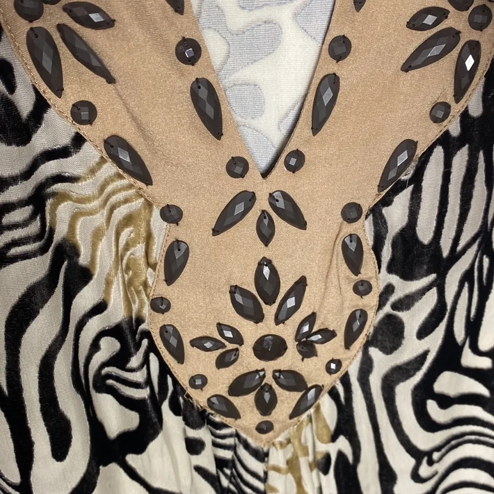 Hale Bob silk and velvet animal print v-neck embellished blouse size S - Image 6