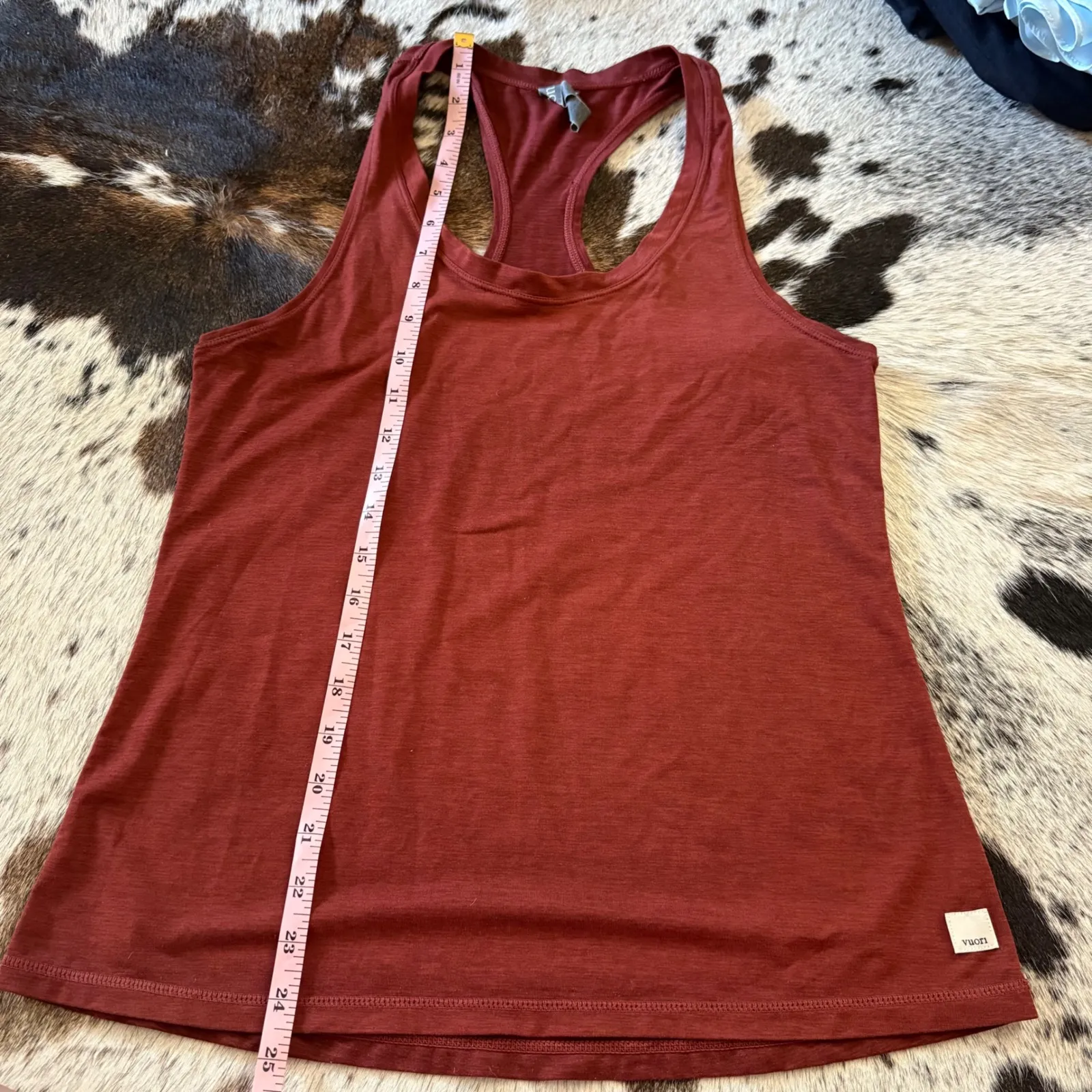 VUORI Lux Performance Tank Top in Brick Size Medium - Image 5