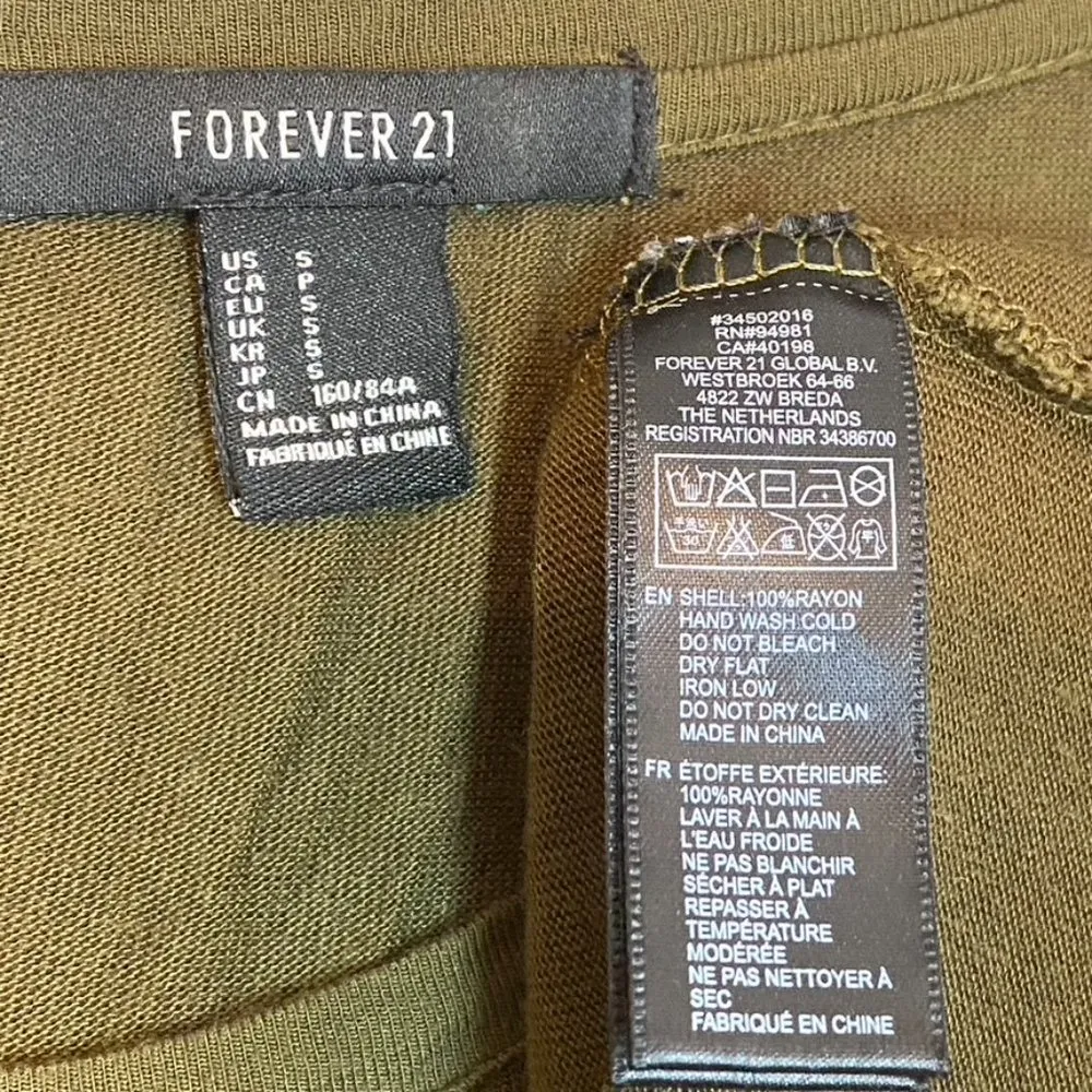 Forever 21 T-Shirt Studded Embellished Shoulders Olive Green Size Small - Image 6