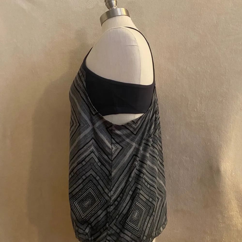 EUC Fabletics Outfit (Top and Capri Leggings) - Image 6