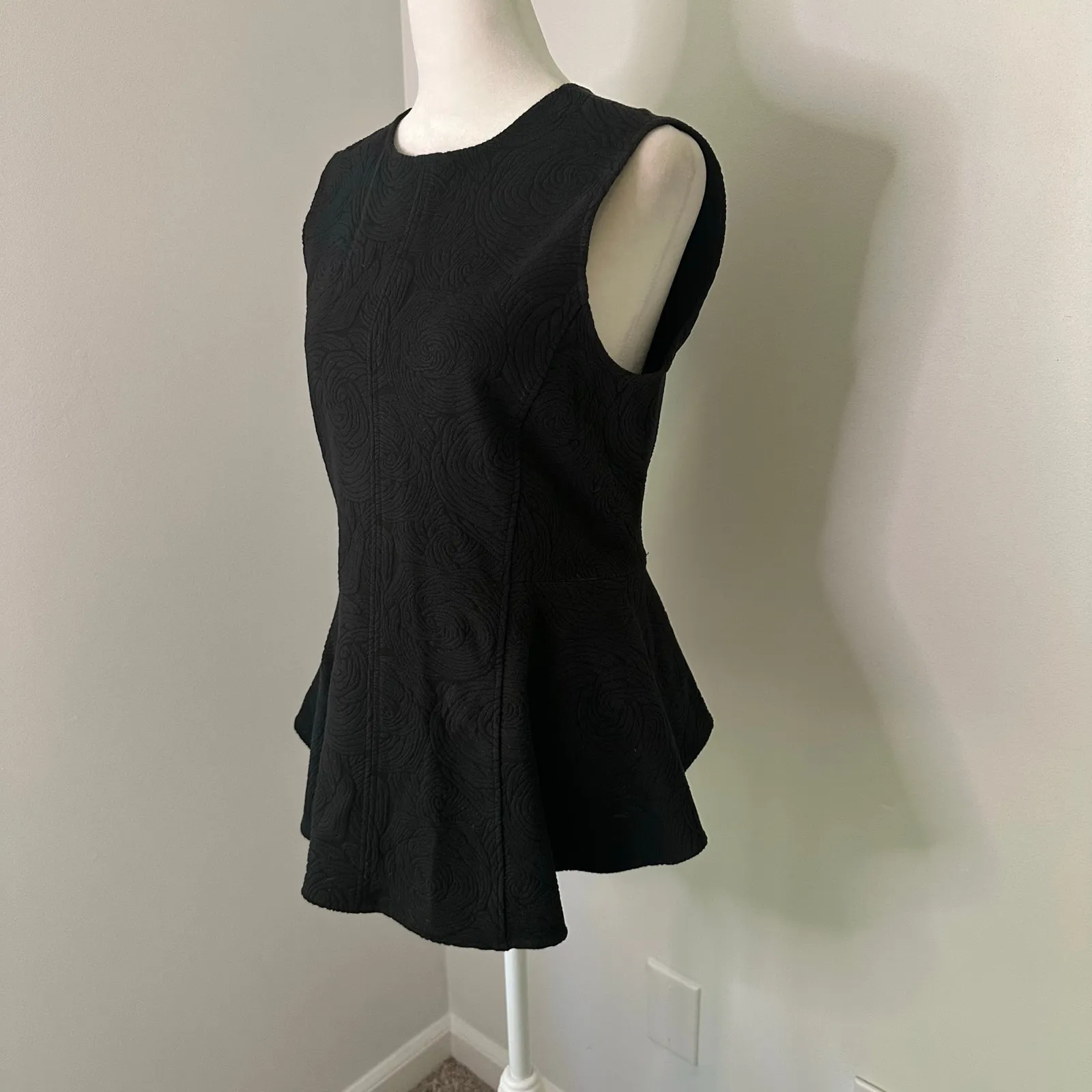 Theory black peplum sleeveless top size M - Image 3