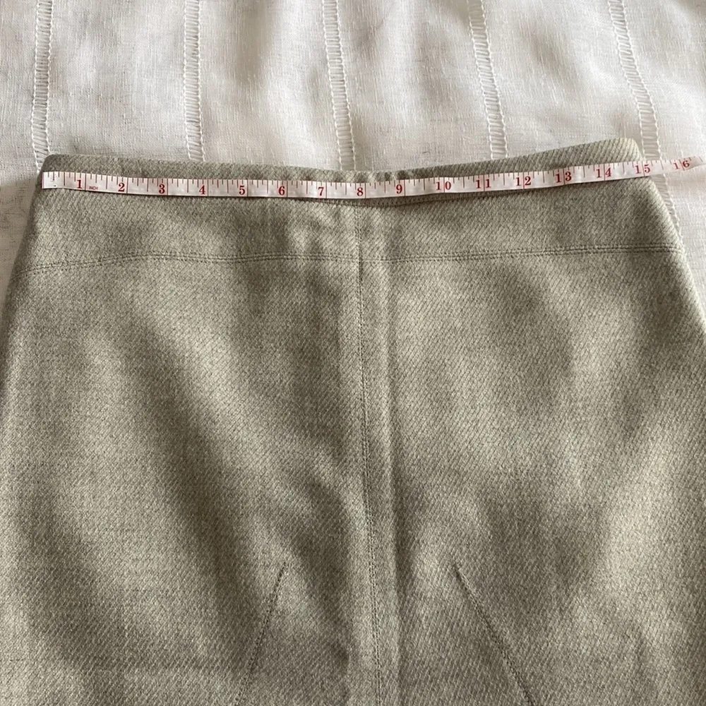 BCBG Maxazria light grey wool pencil skirt. - Image 9