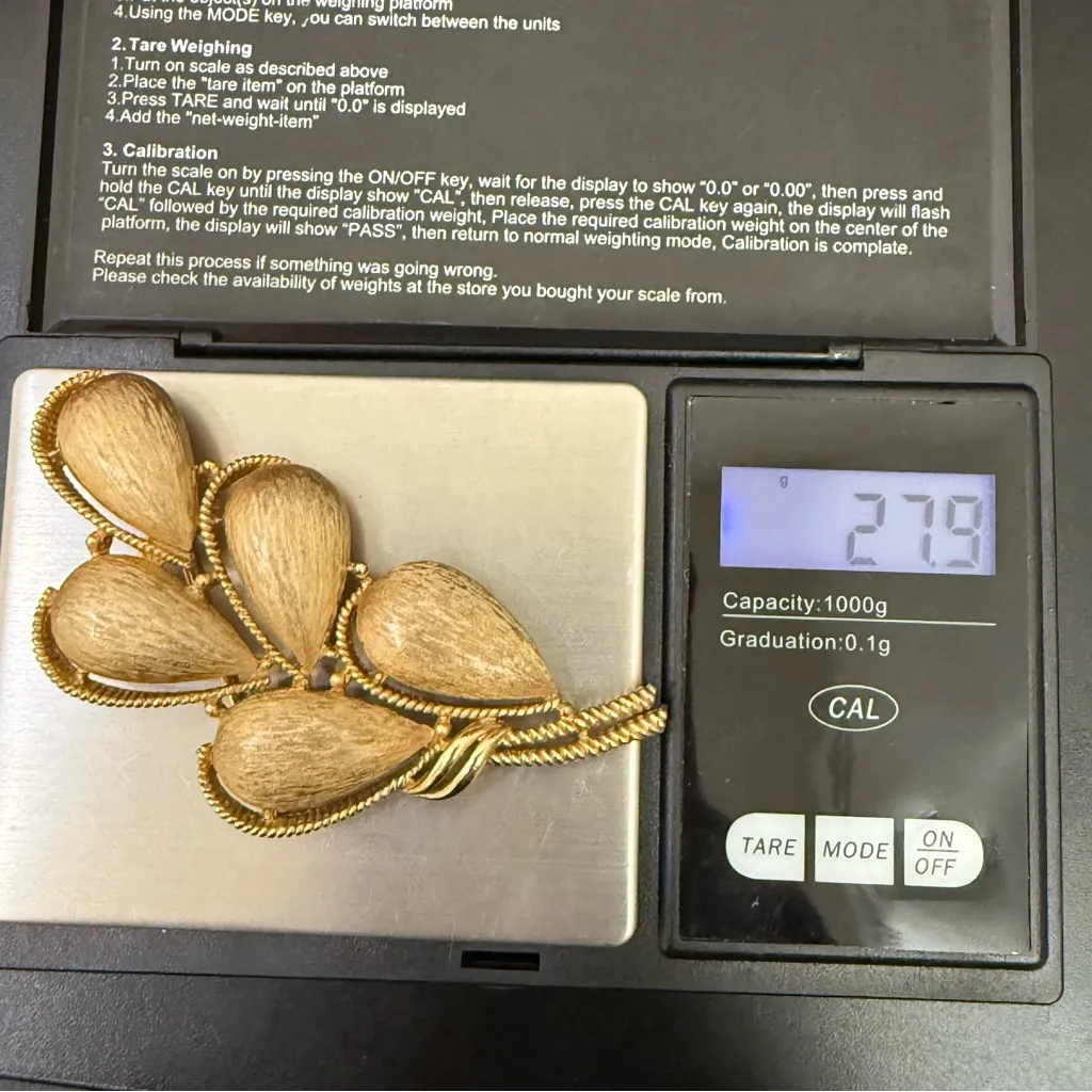 Vintage Crown TRIFARI Brushed Gold Tone Petal Leaf Leaves Pin Brooch 27.9g. - Image 10