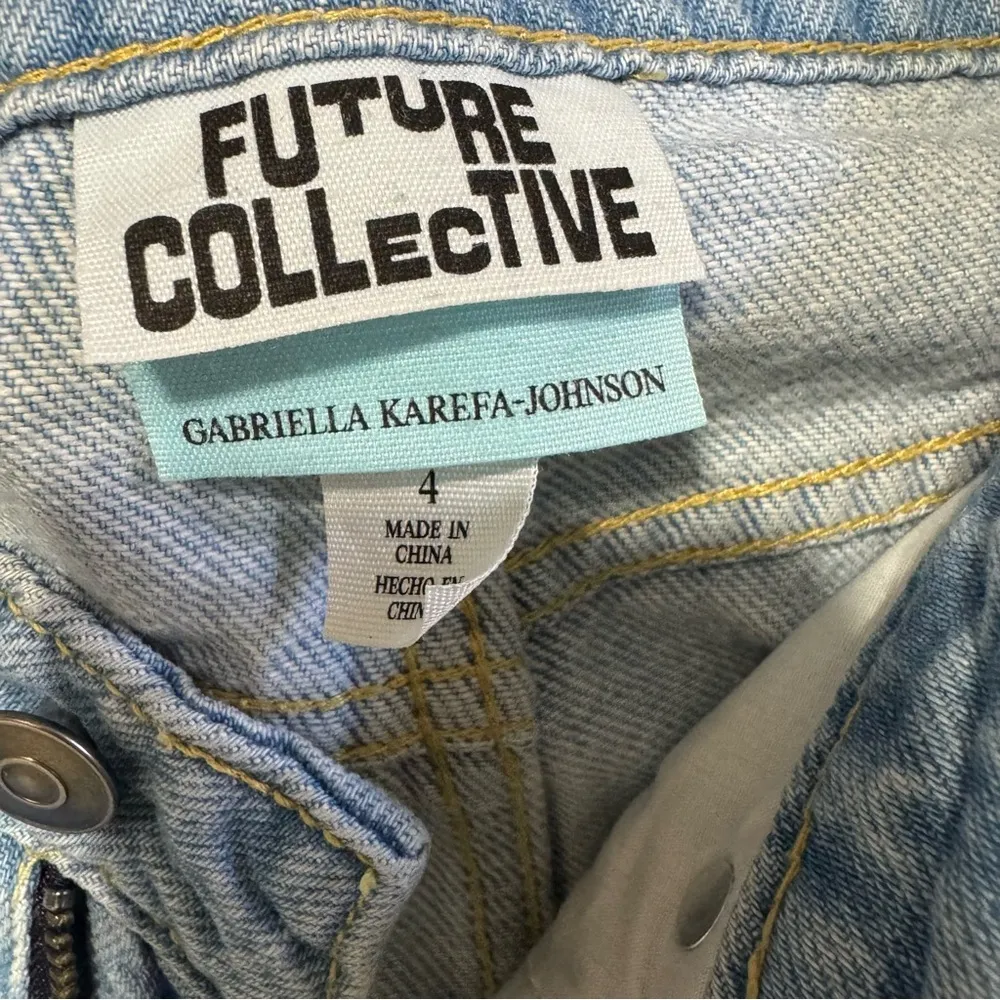Future Collective Women Classic Light Blue Relaxed Cropped Jeans Size 4 - Image 12