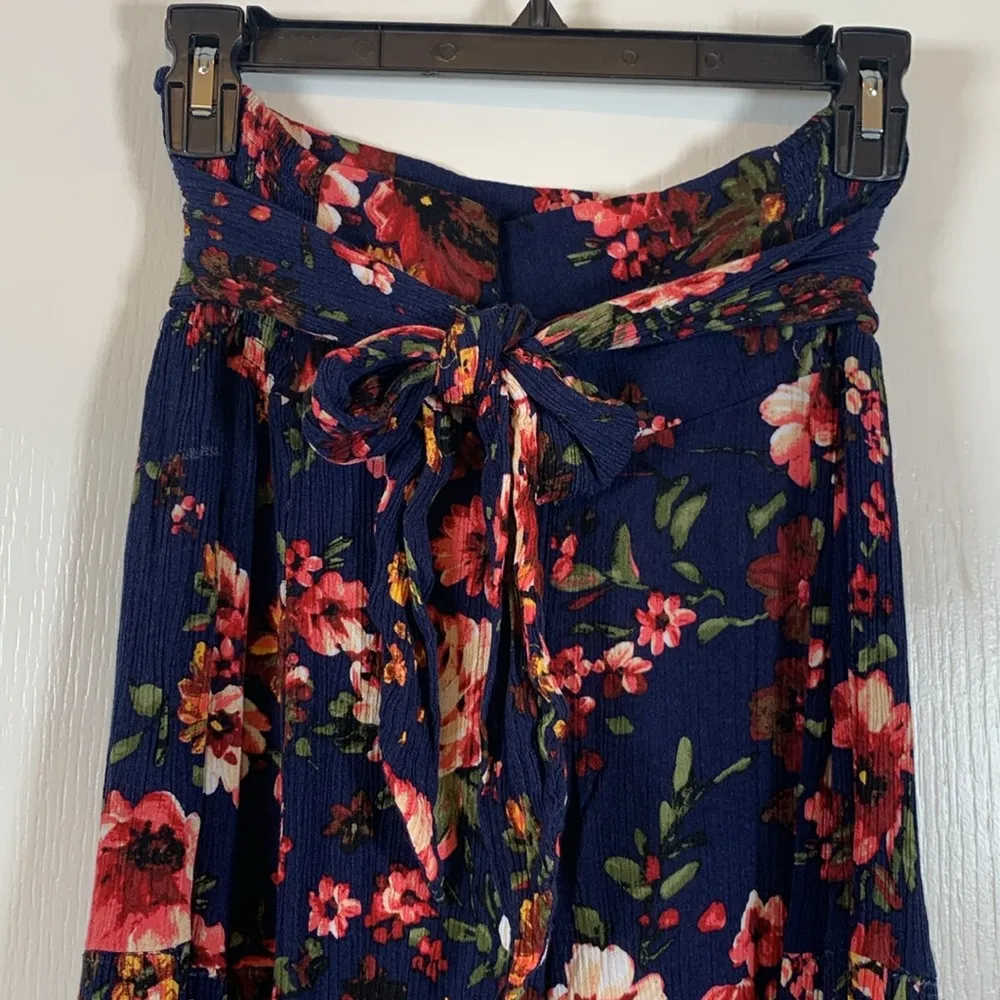 The BluIvy Blu Ivy Navy Blue Floral Wide Leg Pants Size Small EUC #VEG - Image 4