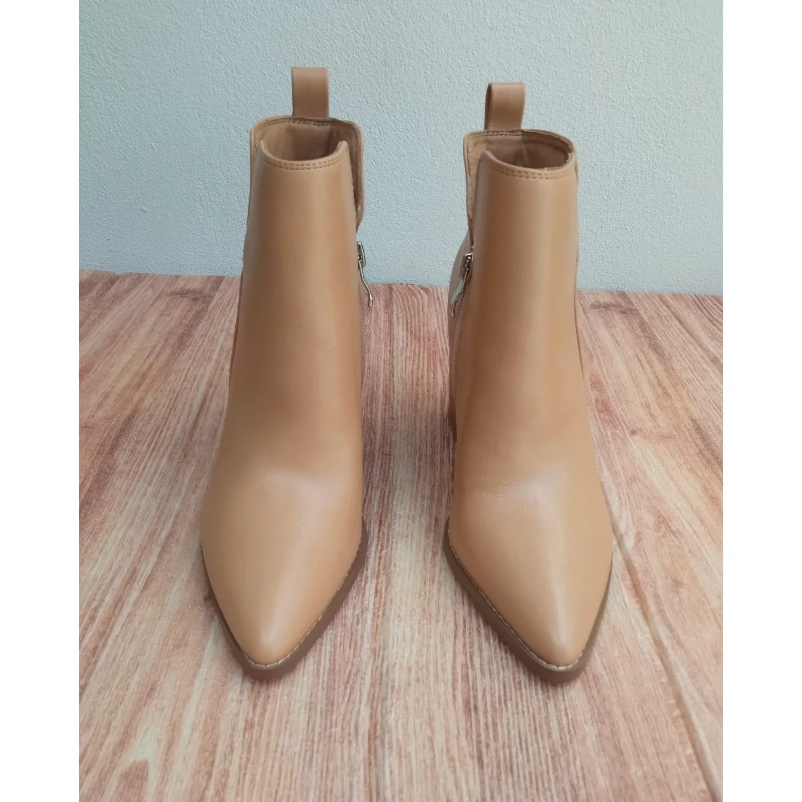 Juliet Holy Women's V Cut Ankle Boots Pointed Toe Stacked Chunky Heel Side Sz 5 Tan - Image 4