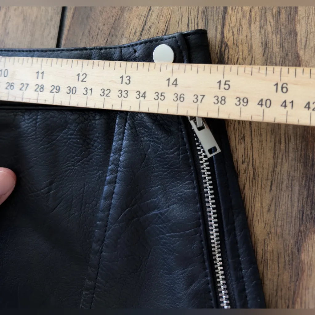 Zara M Black Faux Leather Mini Skirt Moto Style Zipper Detail Classic Essential - Image 9
