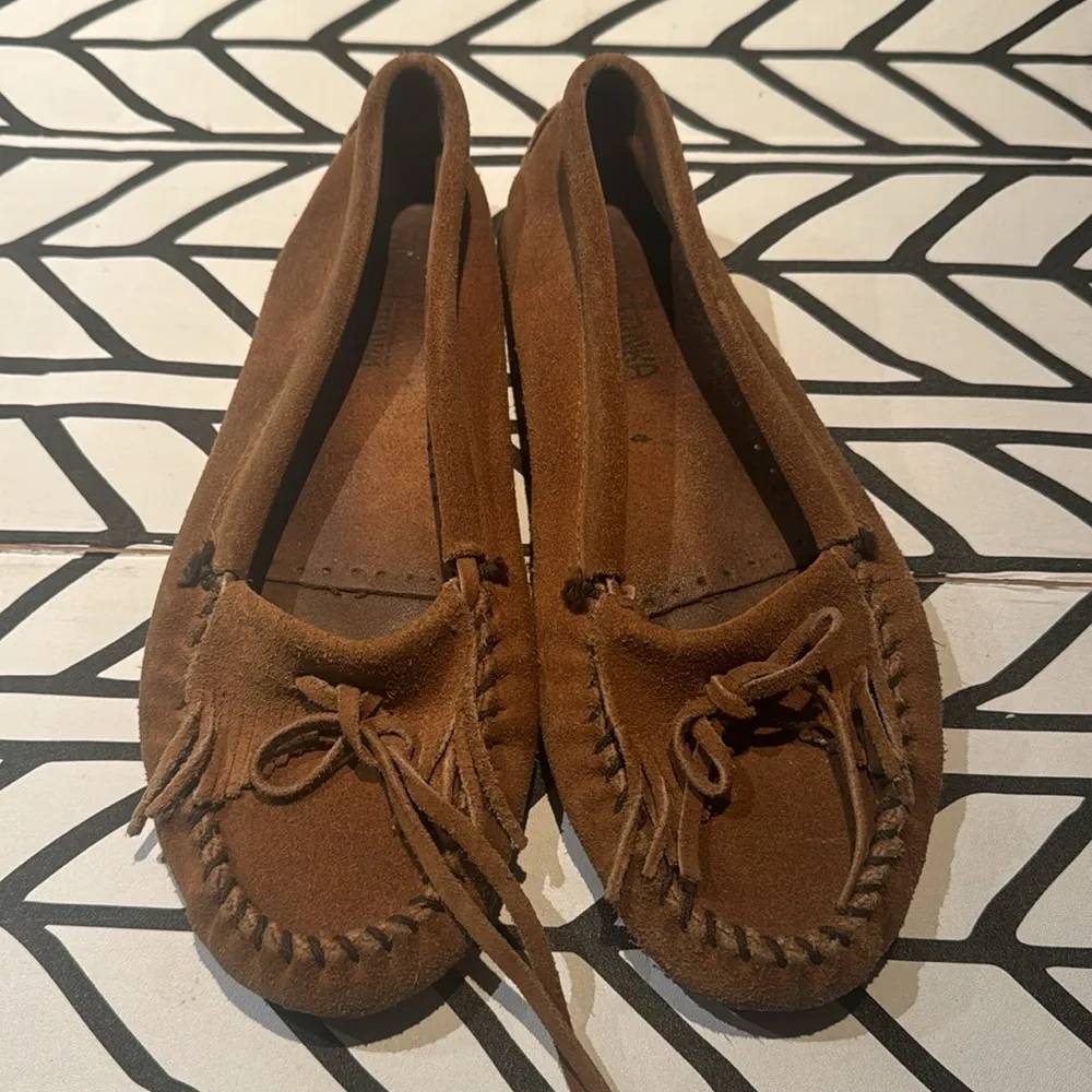 Minnetonka Moccasins Kilty Suede slip ons in Size 9 - Image 2