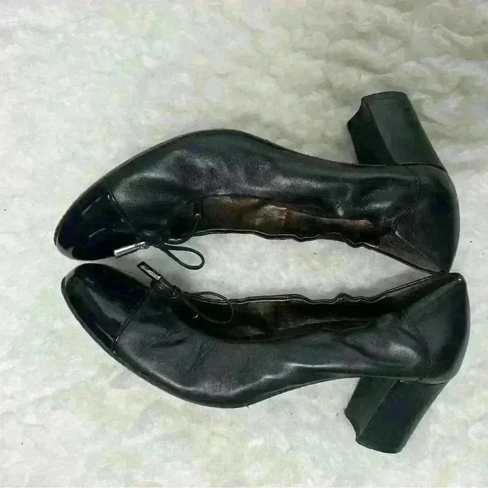 AGL Black Leather Bow Cap Toe Block Heel Pumps Shoes. - Image 2