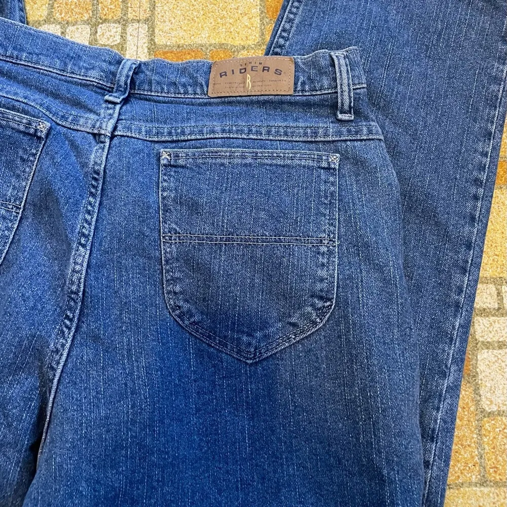 Women’s Riders by Lee Indigo Relaxed Fit Straight Leg Jeans classic relaxed fit - Image 4