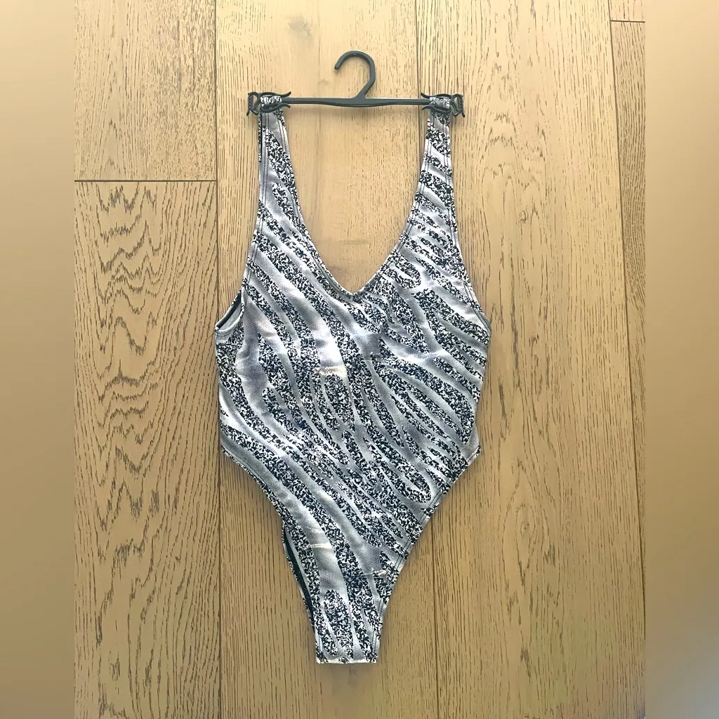 Size small shiny sexy high rise swimwear - Image 3