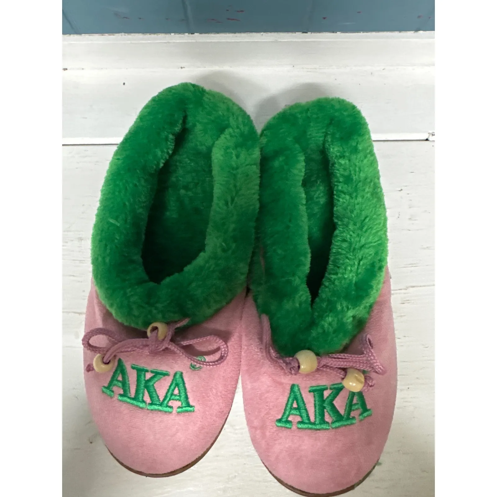 Pink AKA Slippers Green Fur Trim Embroidered 1908 Size L 7/8 Loungewear - Image 2