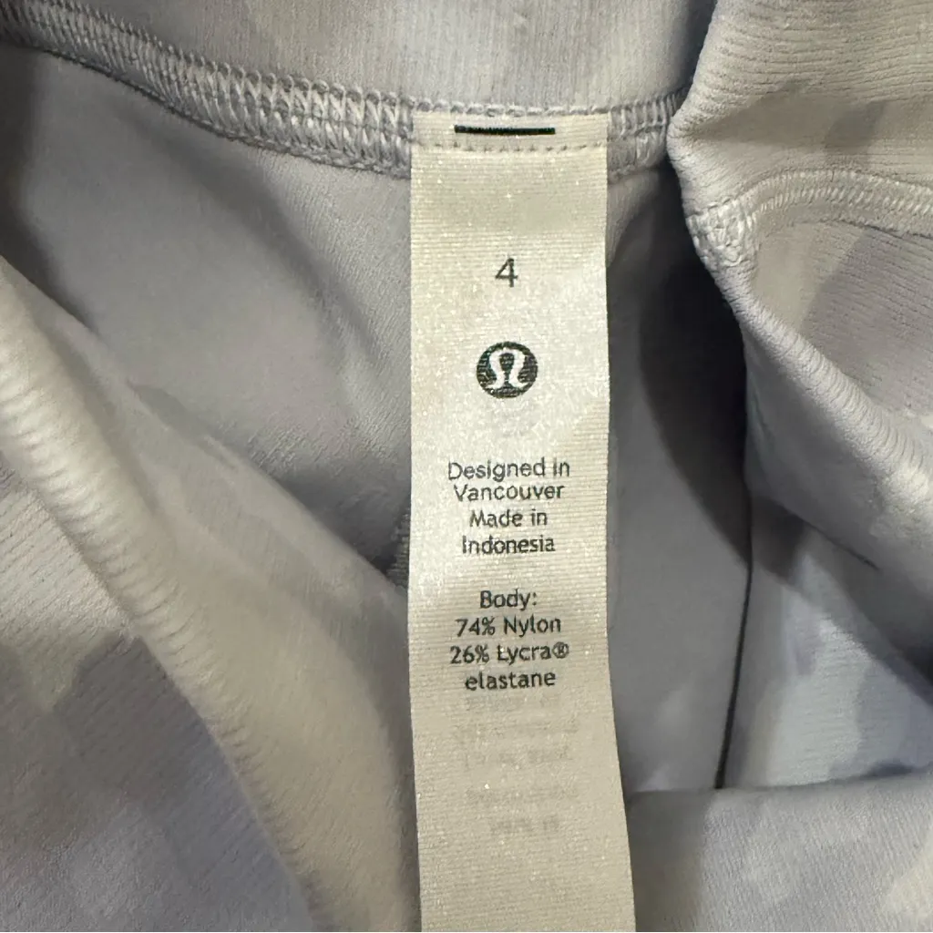 LULULEMON Wunder Under HR 10” Shorts Incognito Camo Jacquard Alpine White Size 4 - Image 9