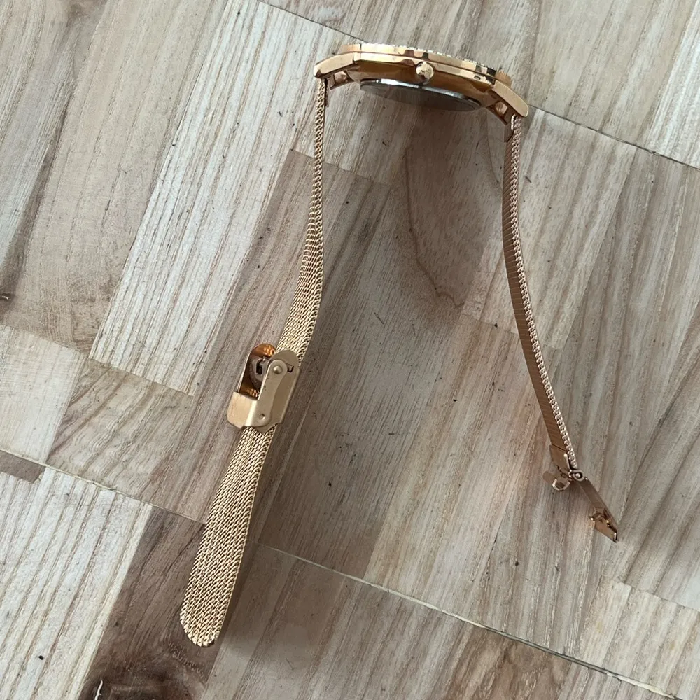 Skagen Steel Ladies Watch Crystals Rose Gold Tone Mesh Bracelet Pearl Dial - Image 8