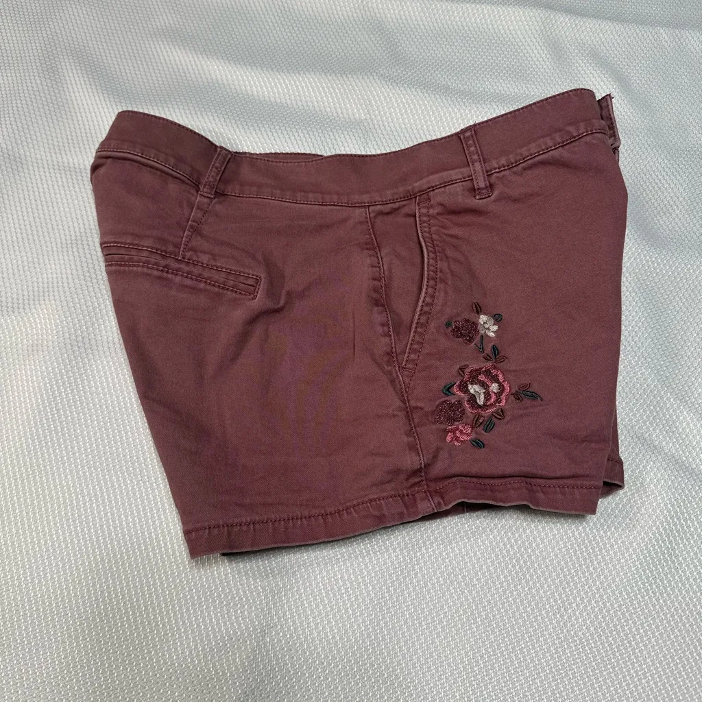 Express Women's Embroidered Burgundy Shorts - Image 9