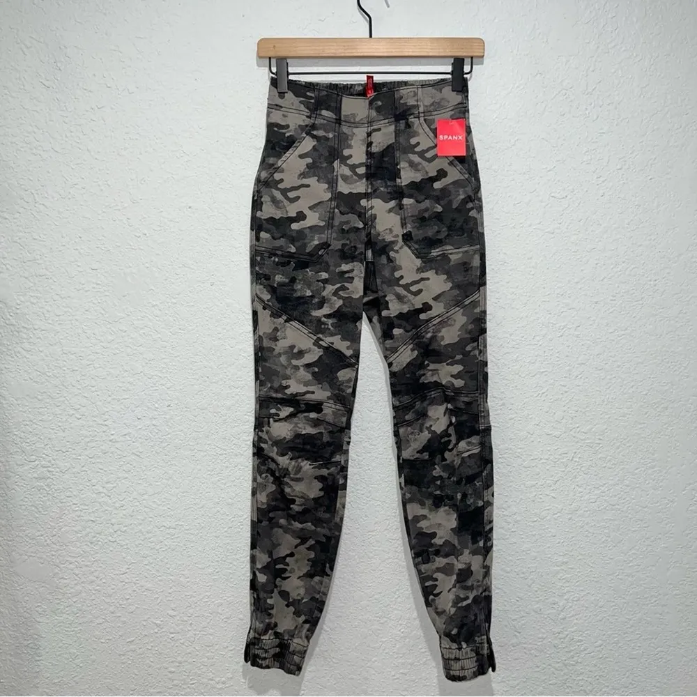 Spanx Stretch Twill Cargo Jogger - Image 10