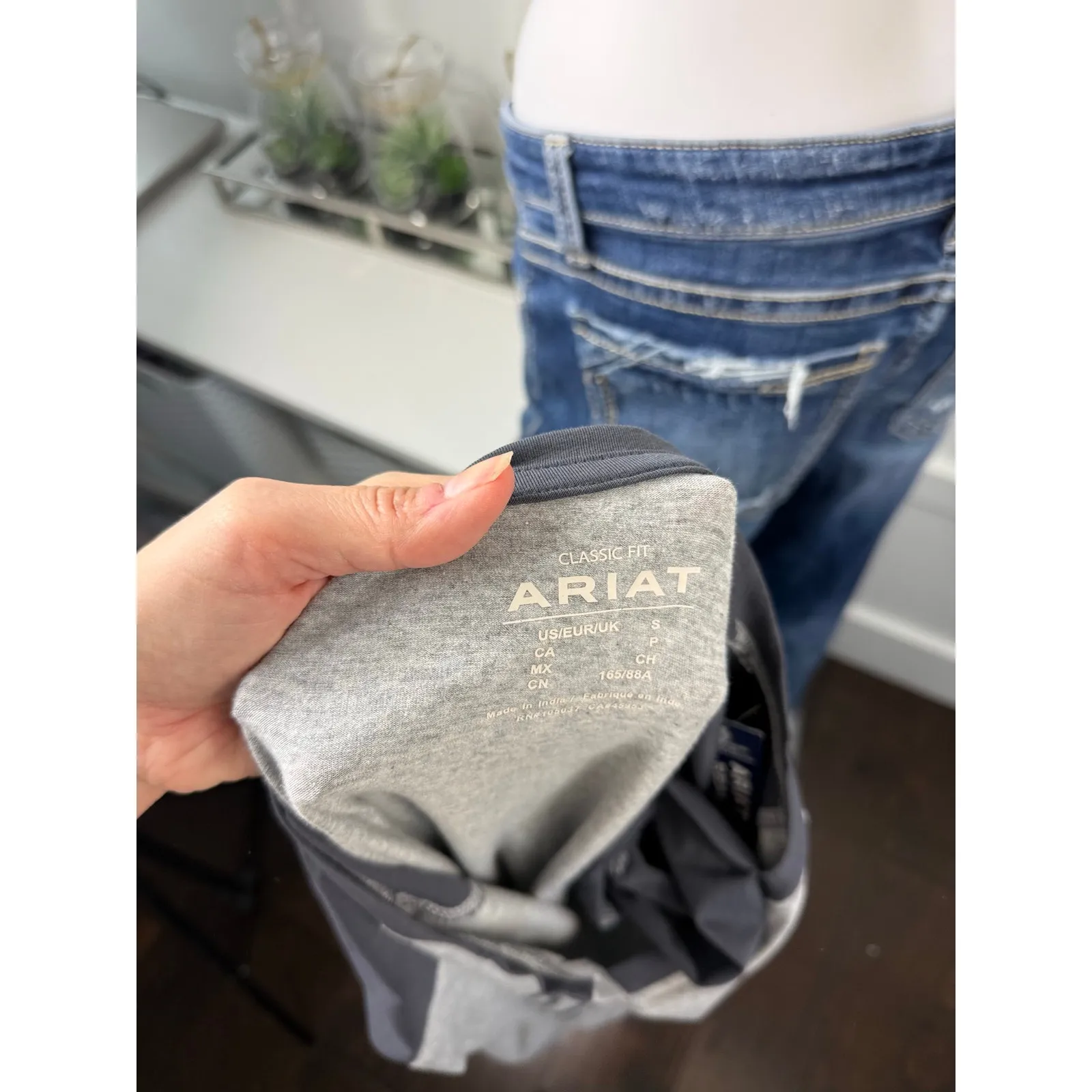 Cute NWTs Ariat Top Size S - Image 6