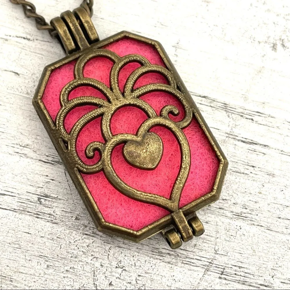 Pink heart box pendant on brass tone chain - Image 2