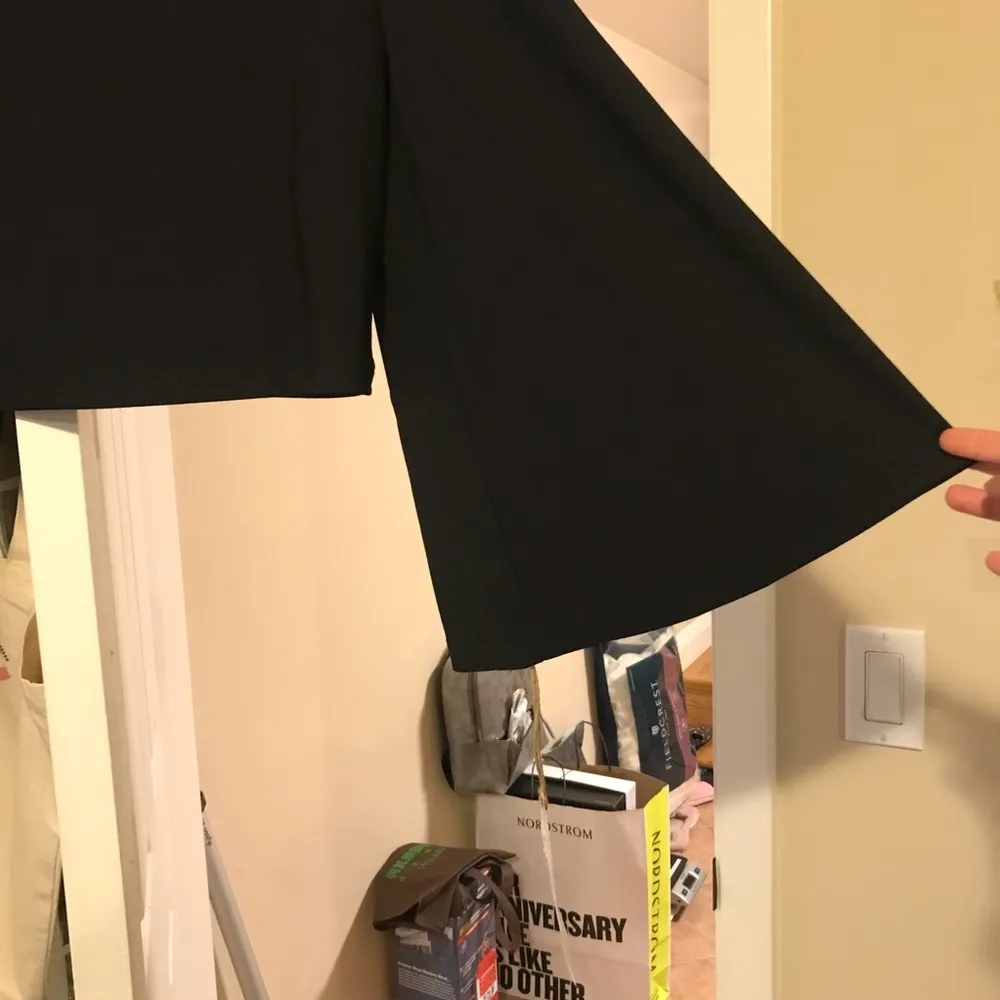 NWT Leith bell sleeve crop top in xs - Image 6