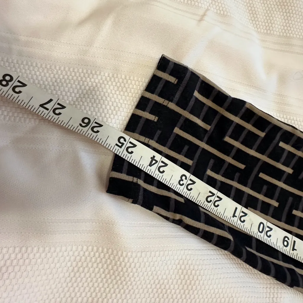 LuLaRoe Black and Gray Geometric Leggings - Image 5