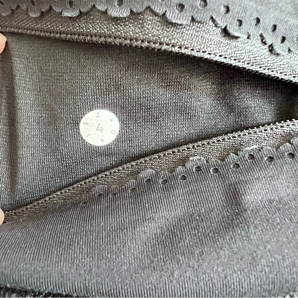 Lululemon Scalloped Mesh Leggings Black Size 4 - Image 14