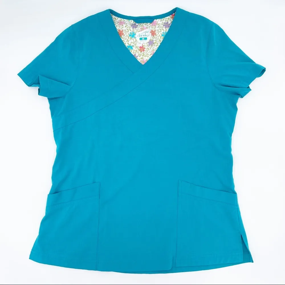 Dansko Women's Short Sleeve V-neck Button Back Nursing Scrub Top Size Medium - Image 3
