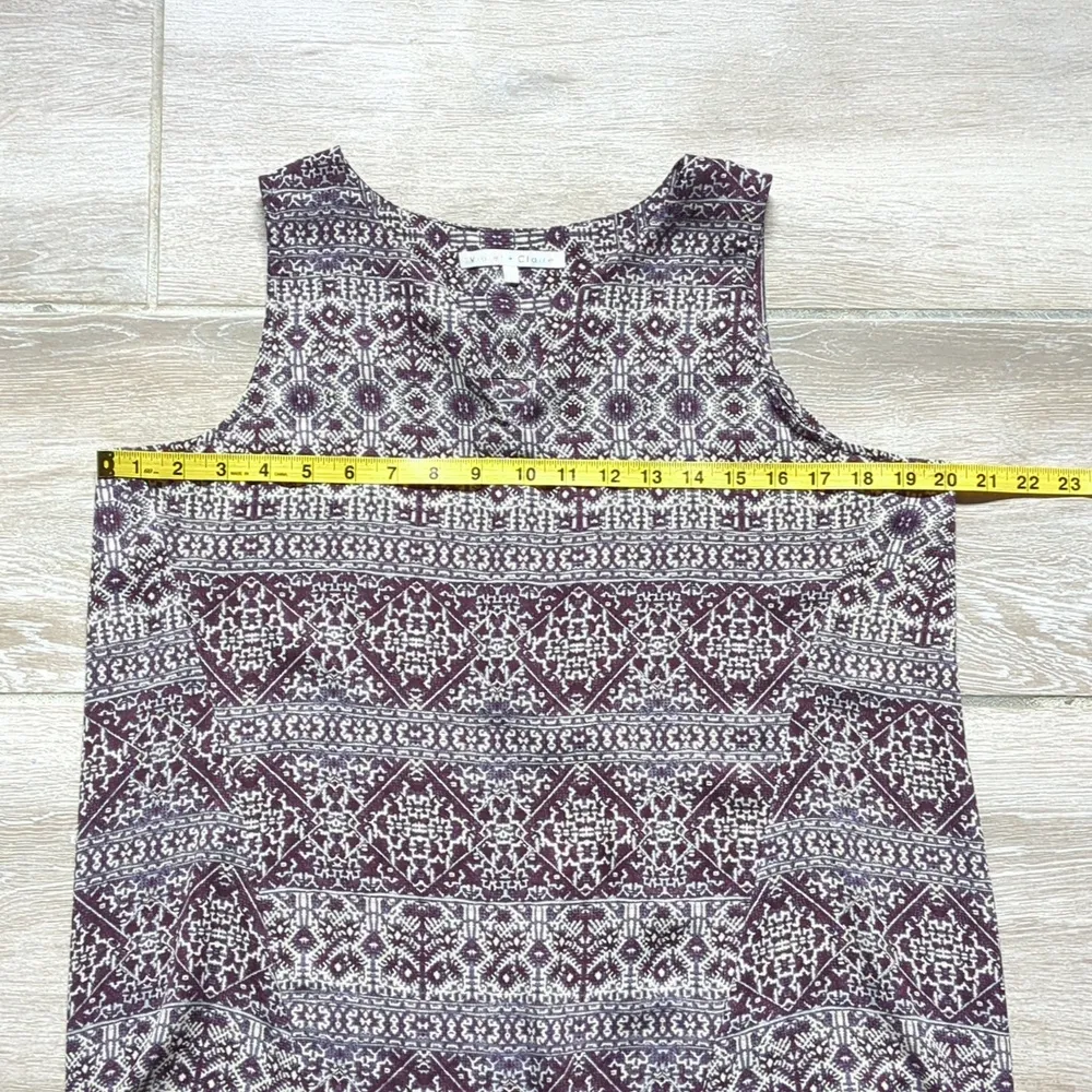 Violet + Claire Sleeveless V-Neck Top with High Low Waist - Image 11
