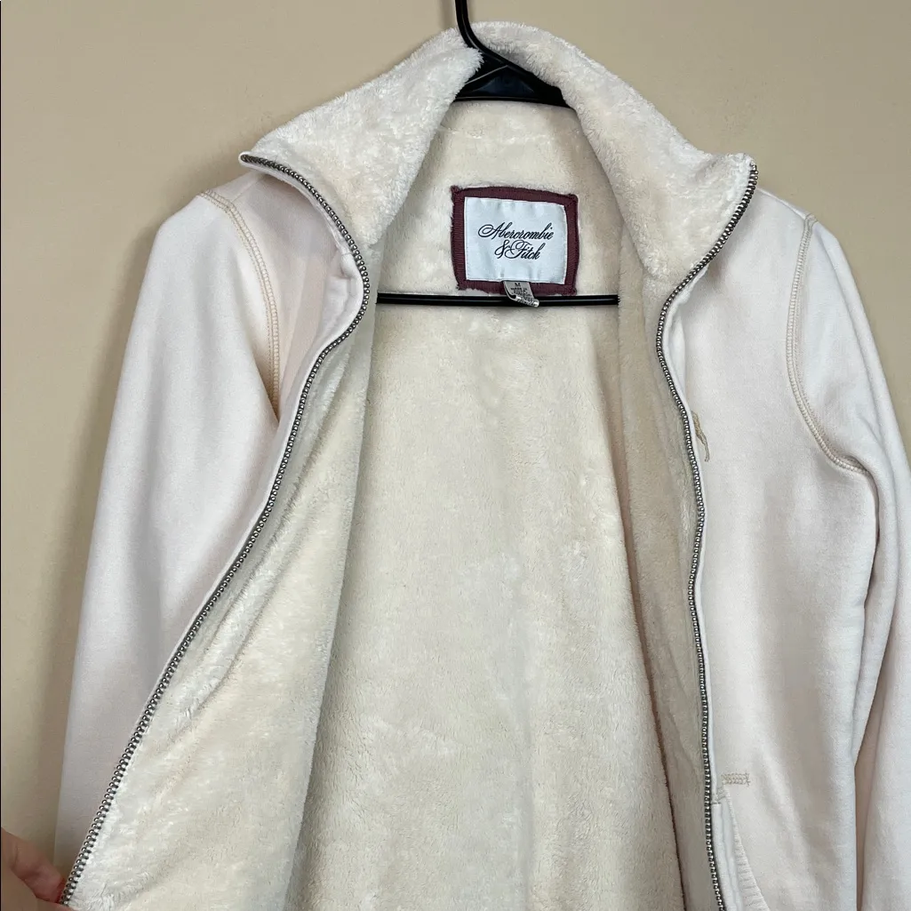 Y2K Abercrombie & Fitch Women’s Faux Fur Lined Cream Preppy Zip-Up Jacket - Image 4