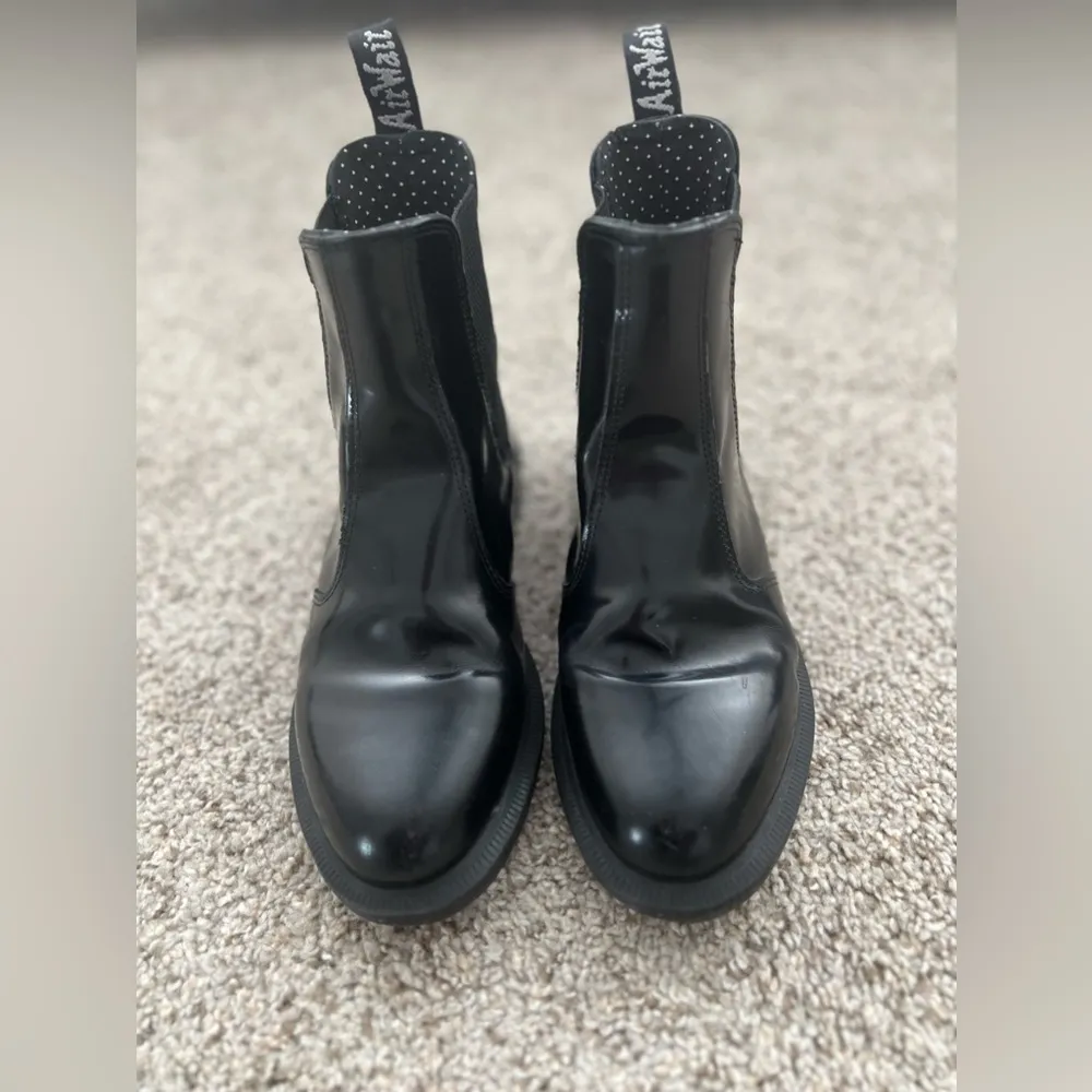 ✨Size women’s 8: Unisex Dr. Martens Women's Flora Fashion Boot ✨ - Image 5