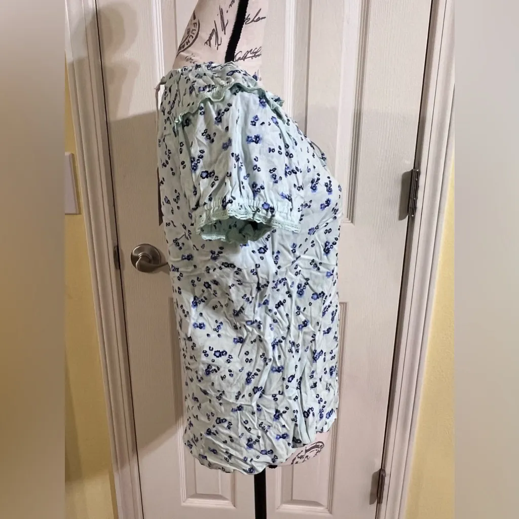 Como Vintage V- Neck Floral Top - Image 2