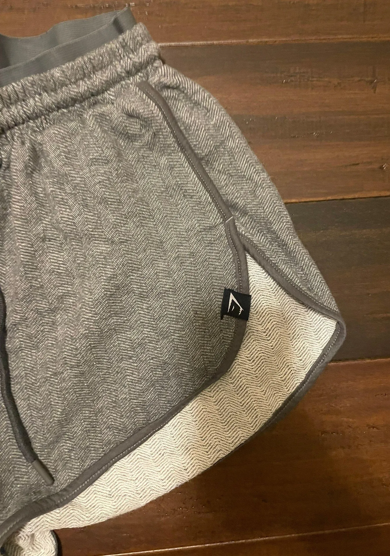 Dual Band Women’s Gray Drawstring Herringbone Shorts Medium - Image 2