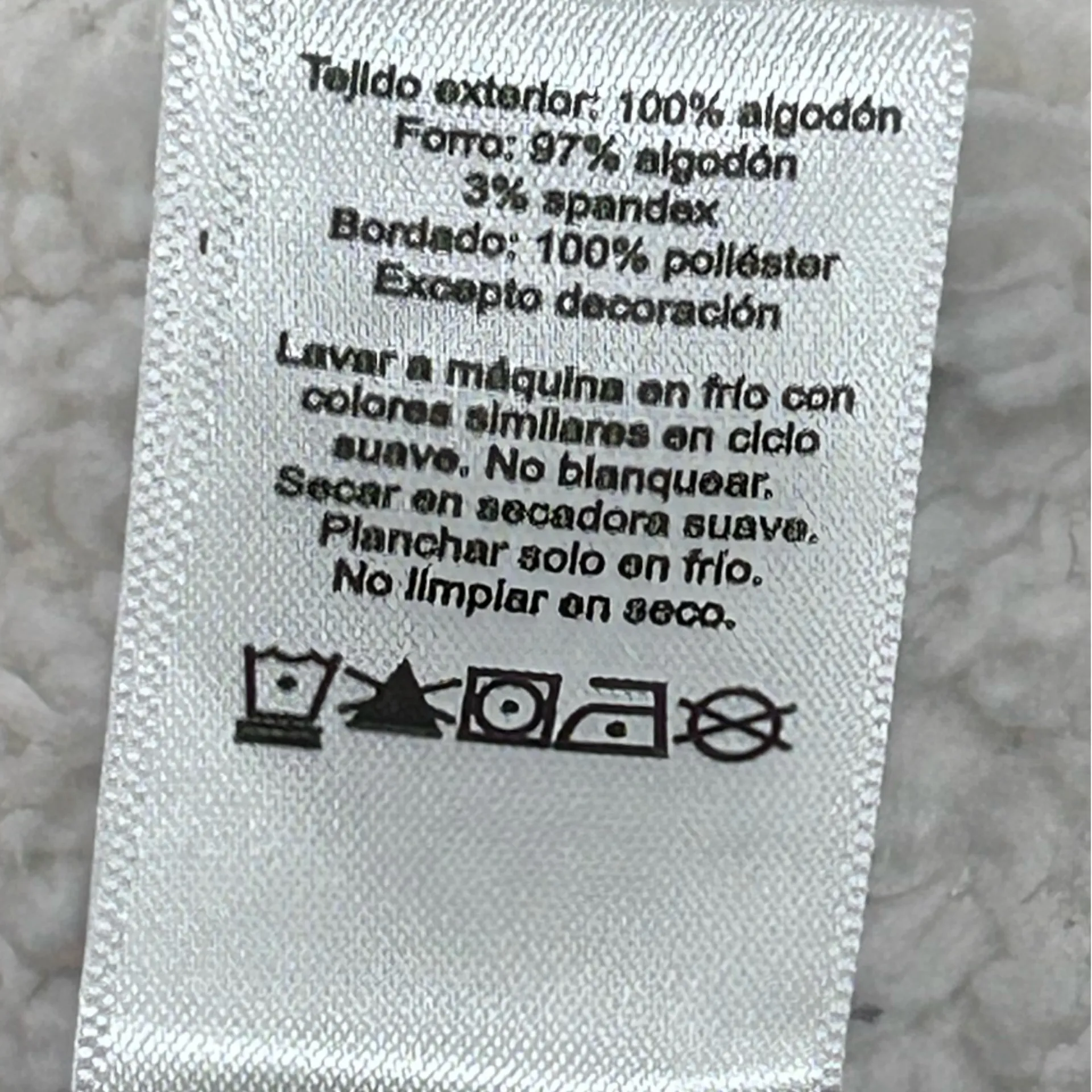 Vineyard Vines Women's Embroidered Off The Shoulder
Preppy Adorable Romper - Image 6