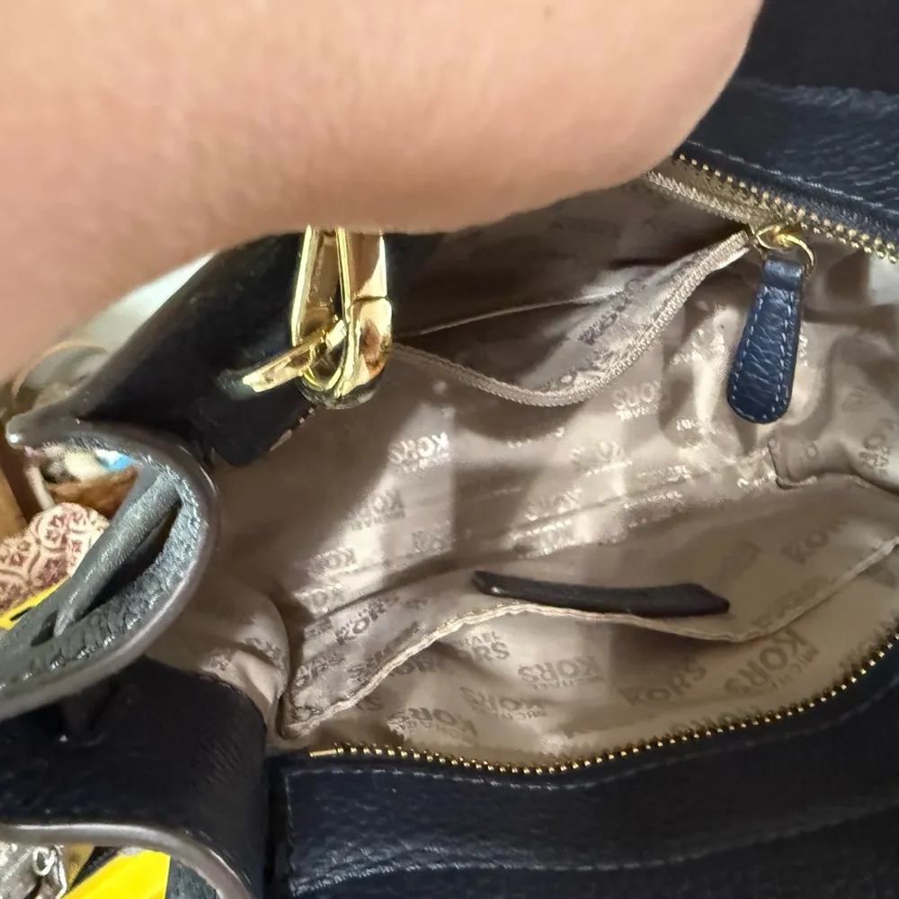 Michael Kors Hamilton Calf Hair Navy EUC - Image 4