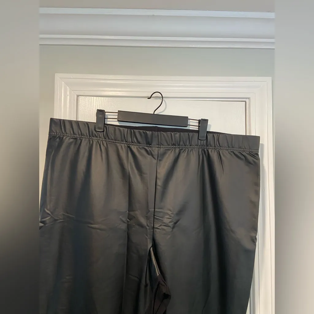 NWT Old Navy Size 3X Black 1/2 Faux Leather Pull On Stretch Waist Leggings - Image 2