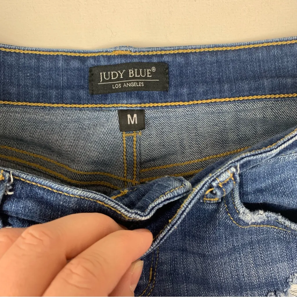 Judy Blue Women's medium denim Blue shorts distressed ruffle coastal cowgirl - Image 2