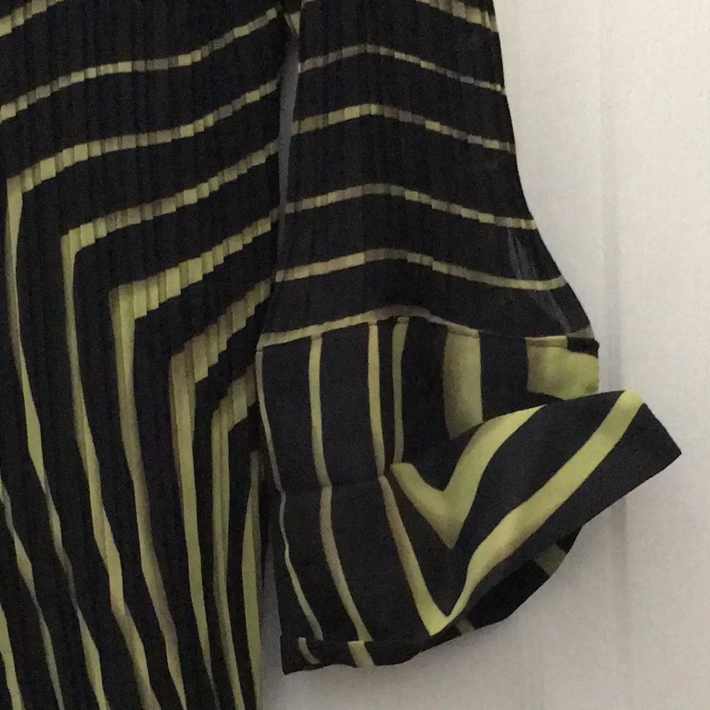 FINAL MARKDOWN Ladies’ E. K. Designs Unique crinkle blouse (L) Size L - Image 3