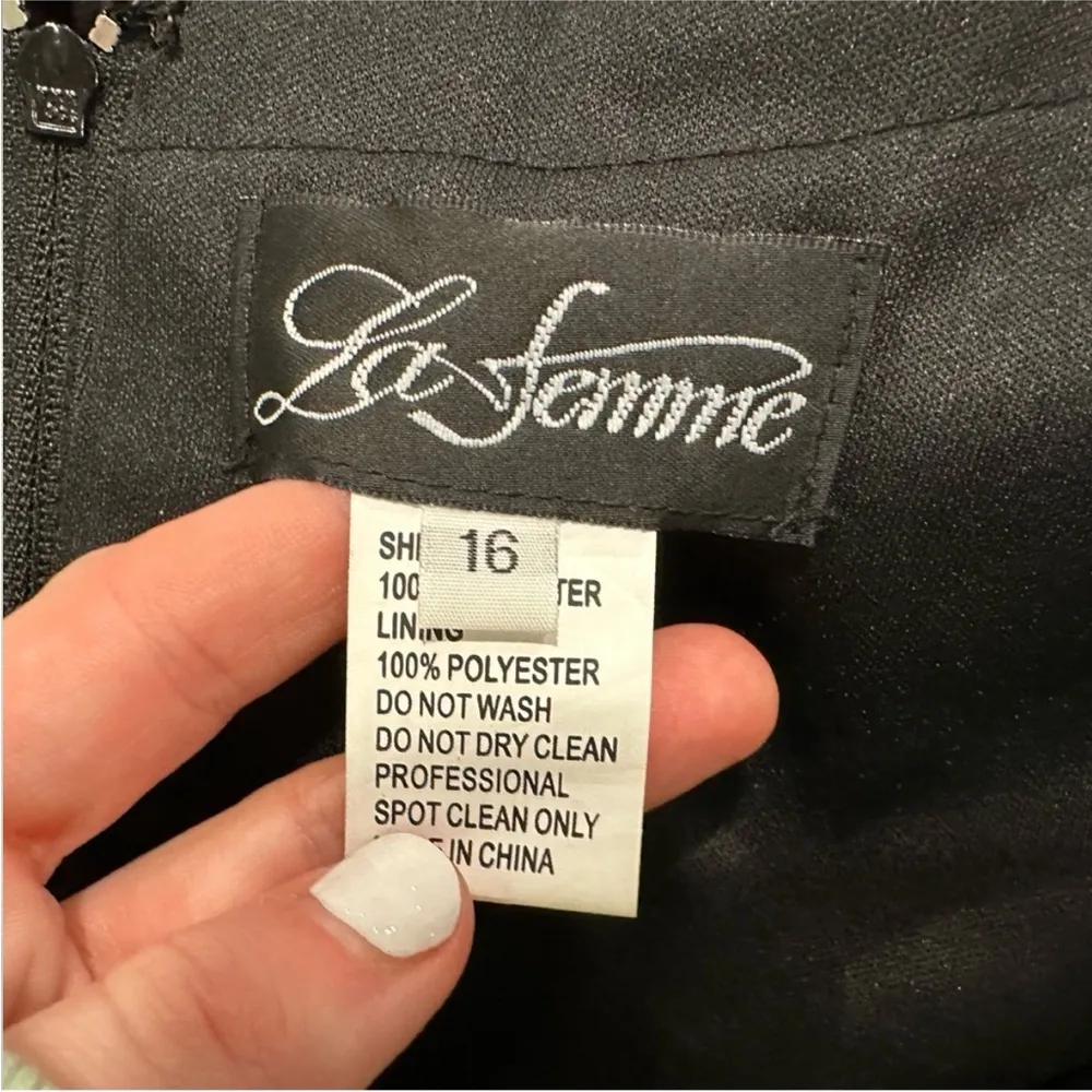 La Femme 29924 Long Sleeve Jersey Evening Dress Black in a size 16 - Image 7