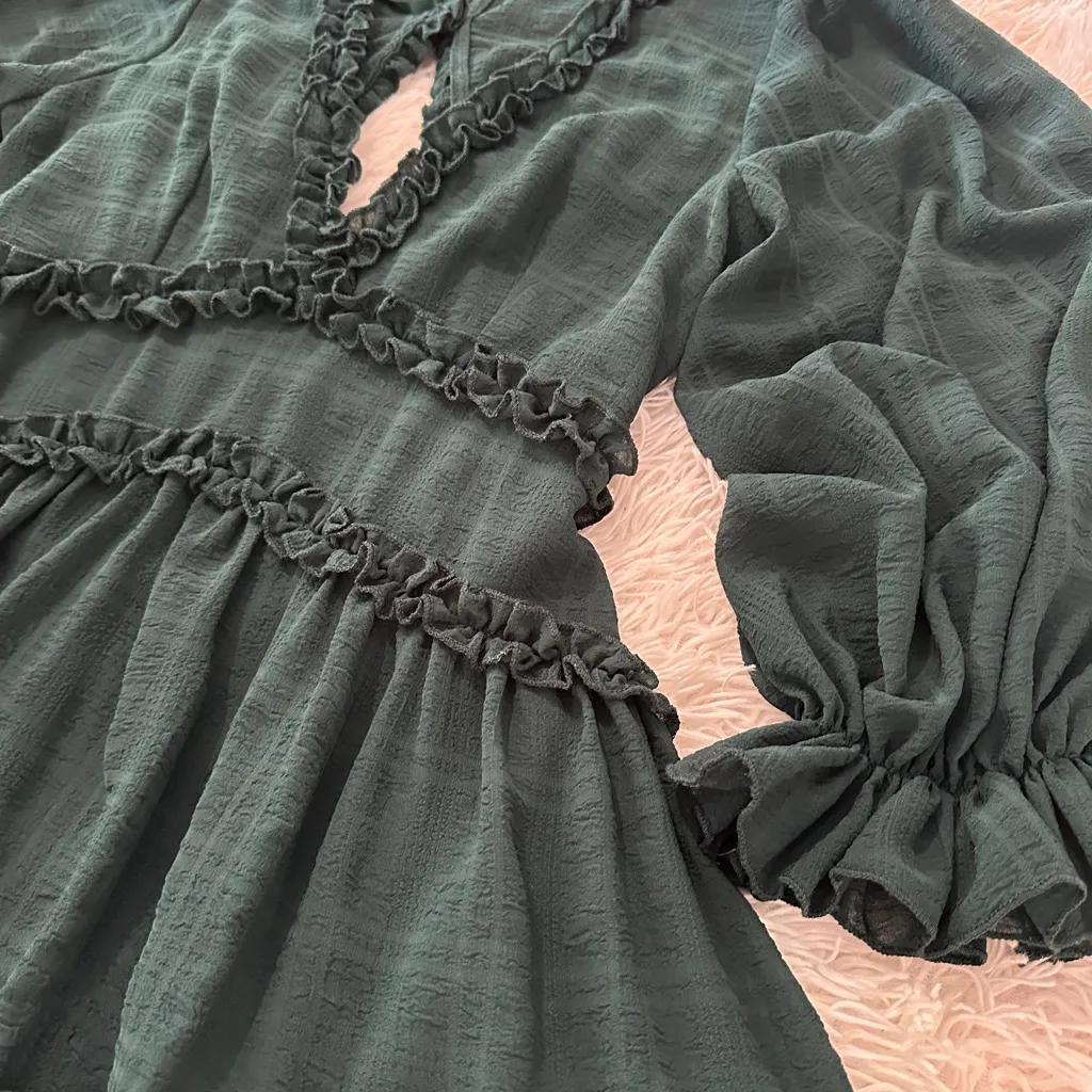 Emerald Green Ruffle Tiered Mini Dress Long Sleeve Cutout Size M - Image 10
