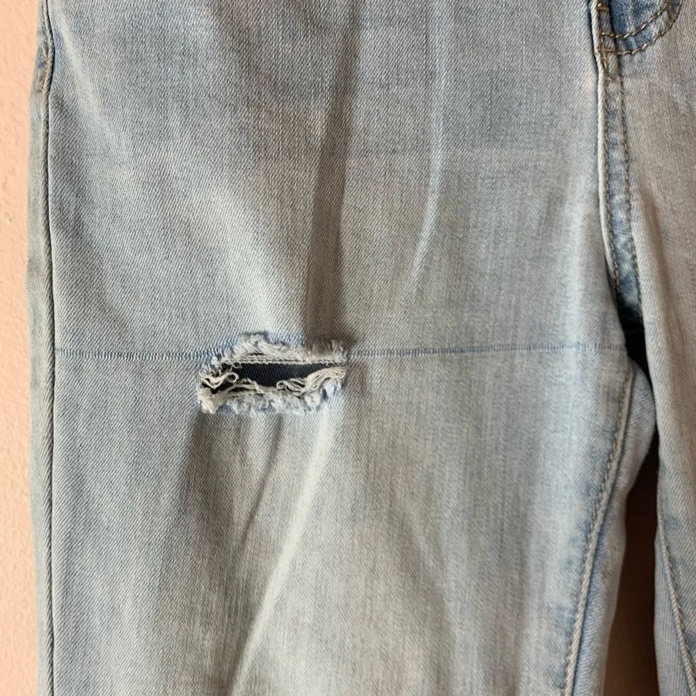 RSQ light wash ripped skinny jeans size 3 - Image 3