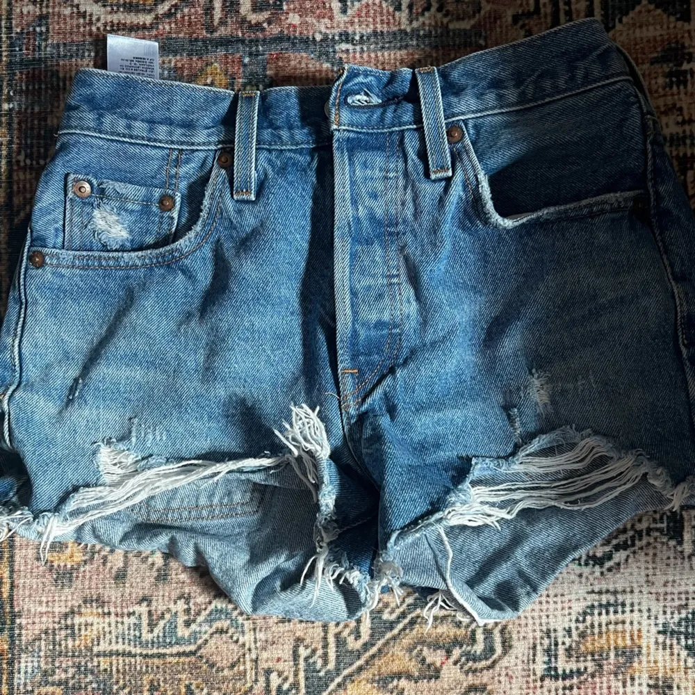Revolve Levi’s Shorts 501 size 25 - Image 5