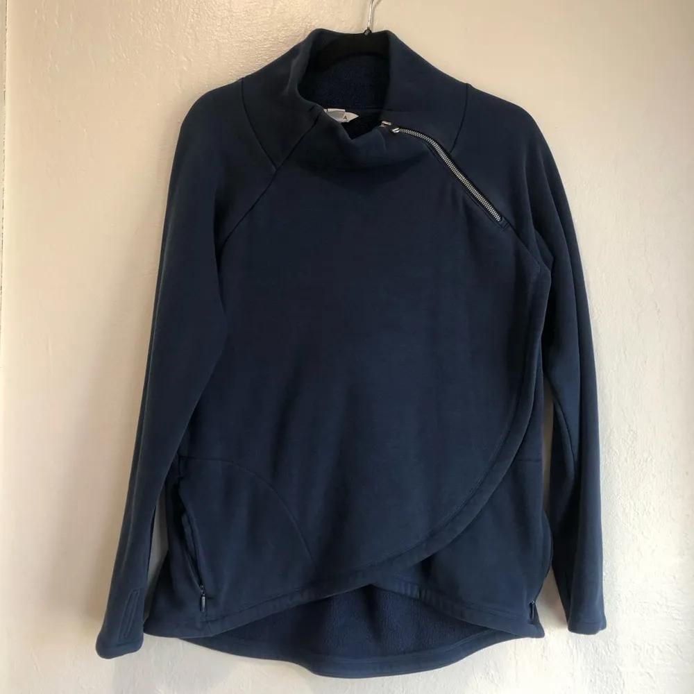 ATHLETA ⭐️ COZY KARMA ASYM pullover sweatshirt size medium - Image 4