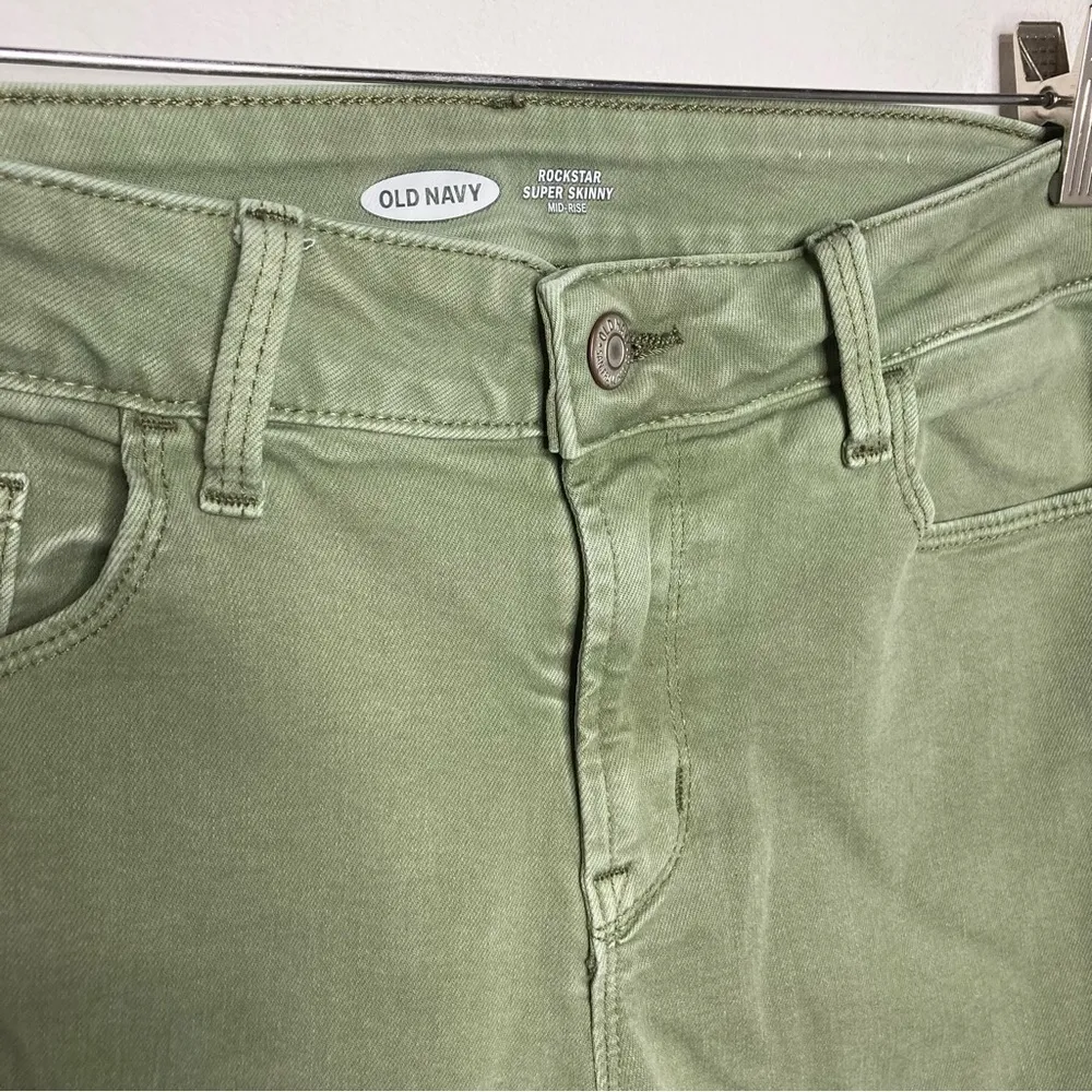 Old Navy‎ rockstar super skinny jeans mid rise green size 6 - Image 2