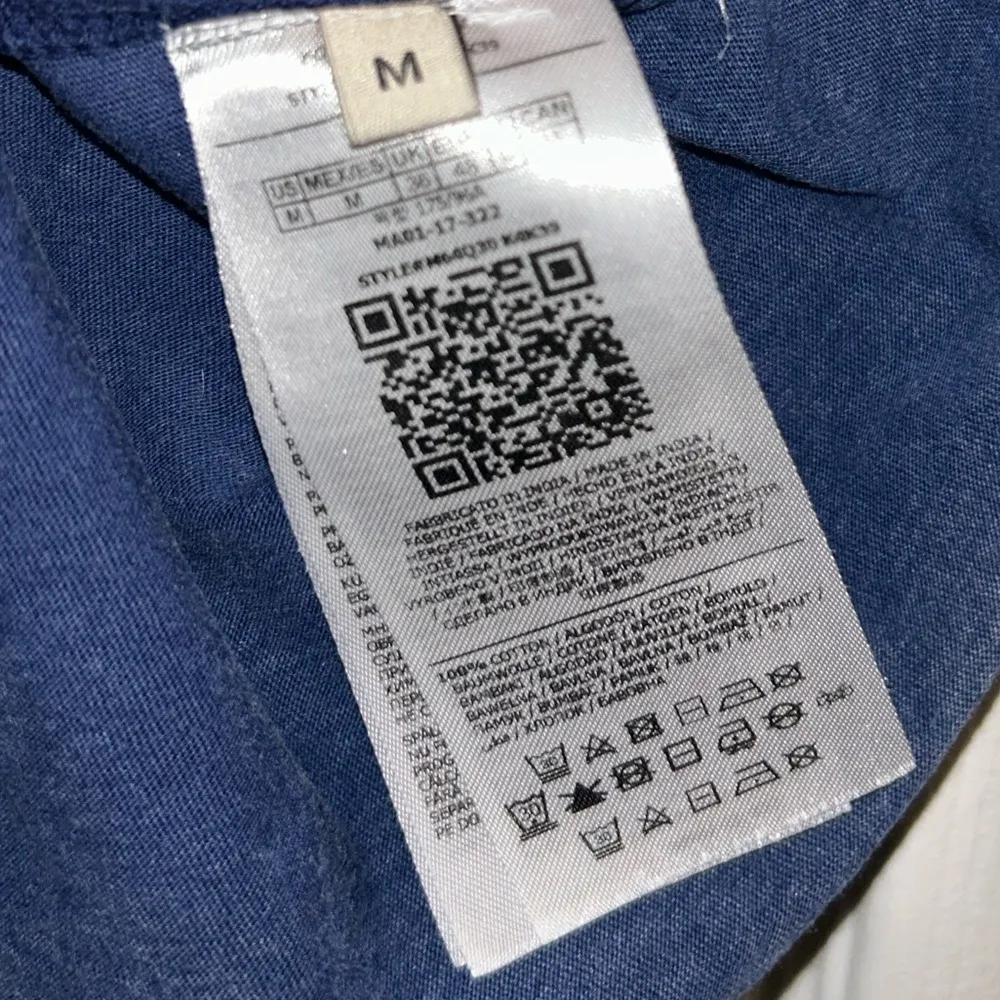 GUESS Women’s Tshirt Size M - Image 4