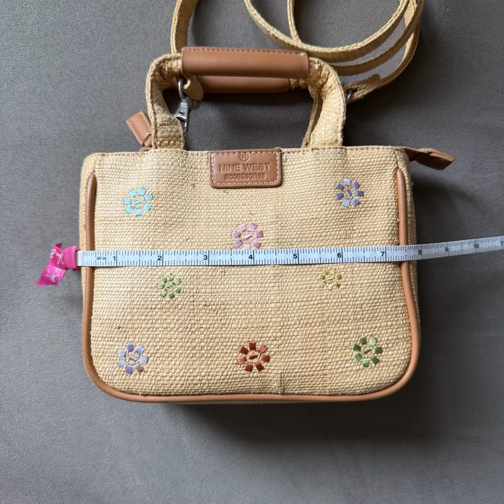 Nine West Y2K natural raffia mini crossbody purse with floral embroidery - Image 10