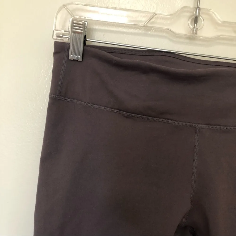 Fabletics Cropped Leggings Purple Medium - Image 2