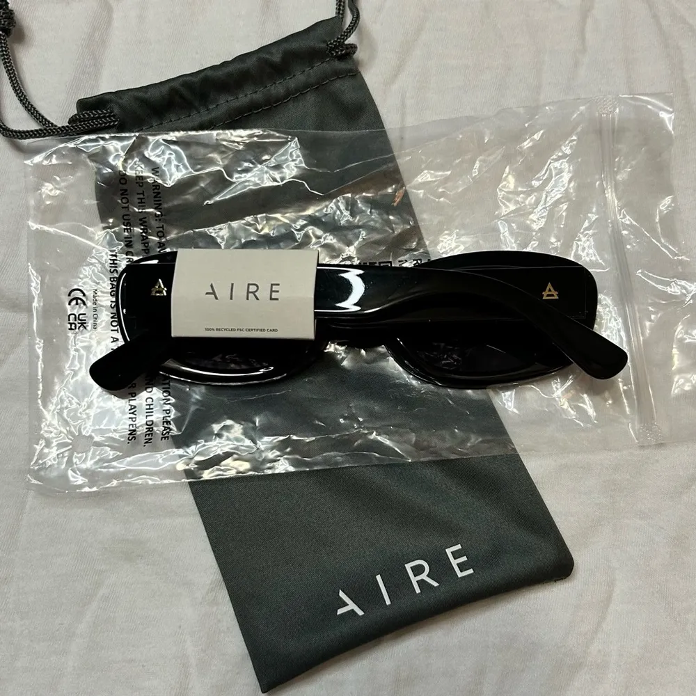 AIRE Calisto 49mm Small Oval Sunglasses Black - Image 2