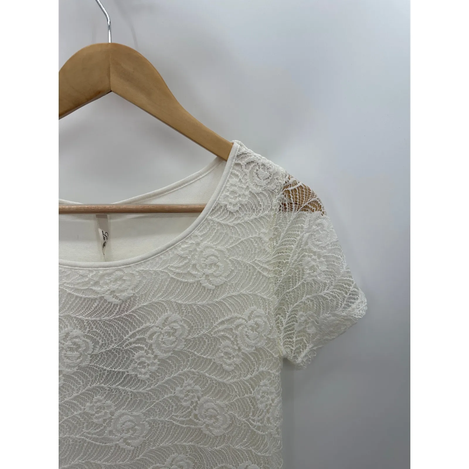 Leo Nicole Top Women XS NWT Off White Short Sleeve Sheer Floral Lace Tee - Image 3