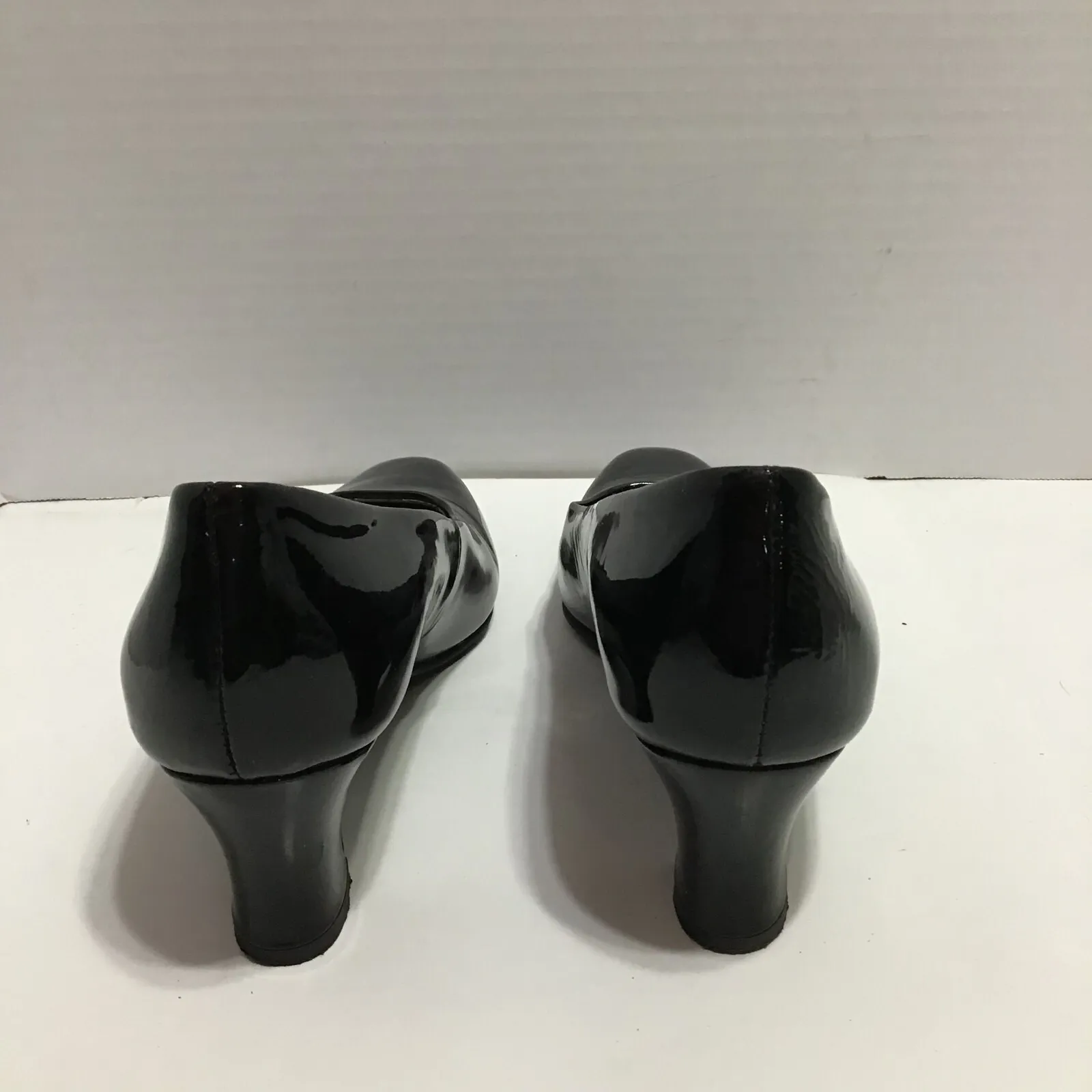 Mark Lemp Classics Womens Solid Black Slip On Heeled‎ Pumps Round Toe Size 8M - Image 4