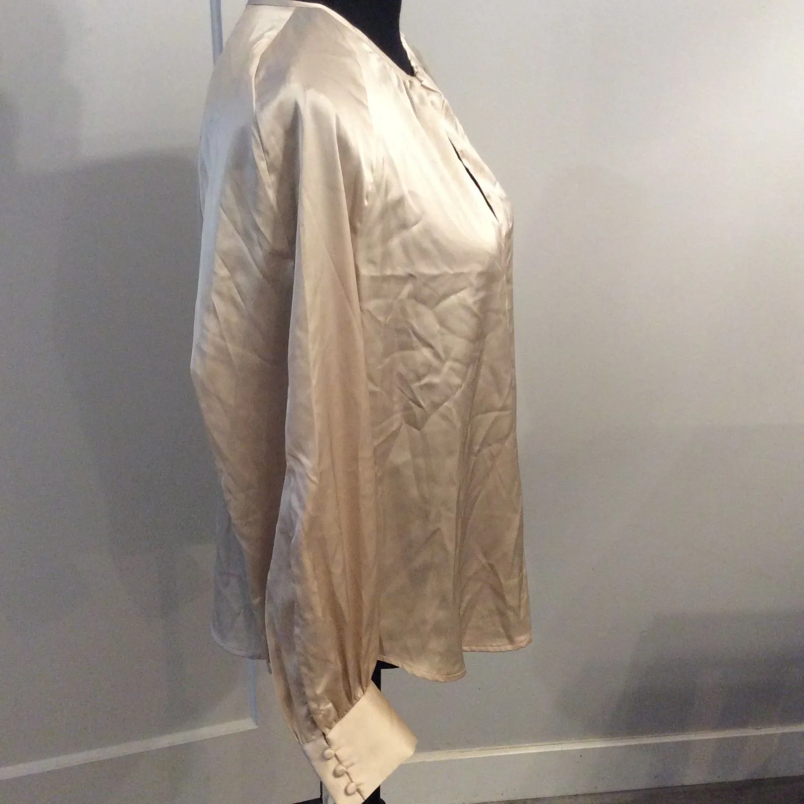 New NWT Banana Republic Medium M Gold Long Sleeve Blouse 3 Button Cuff - Image 5